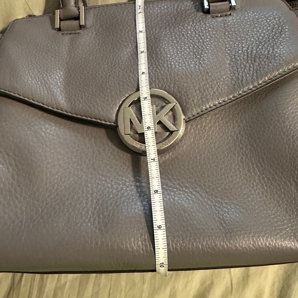 Michael Kors satchel. - Picture 11 of 14